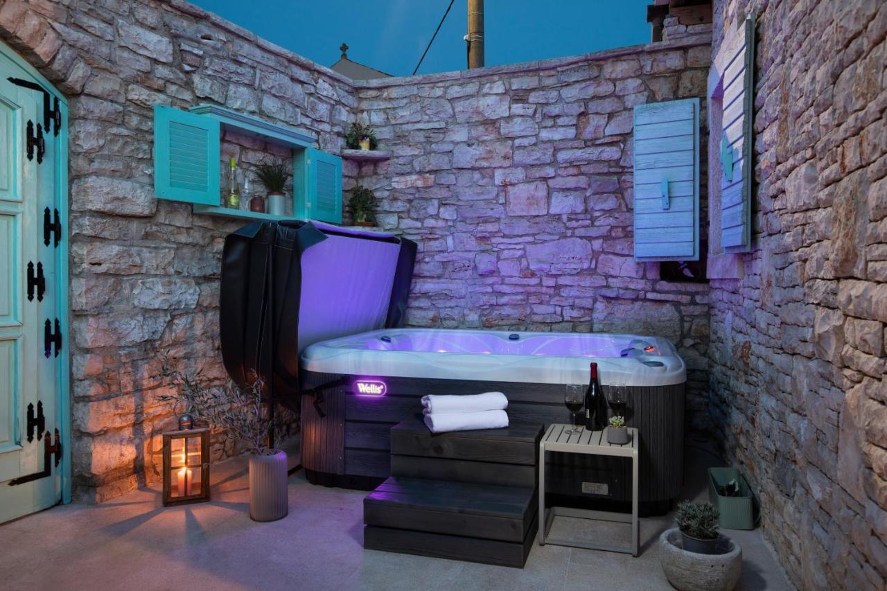 Villa Poiai Stonehouse With Jacuzzi à Peroj Extérieur photo